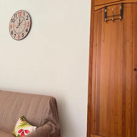 A Bright For 2 With Private Parking On The Apartment