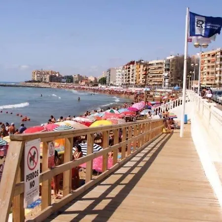 A Bright For 2 With Private Parking On The