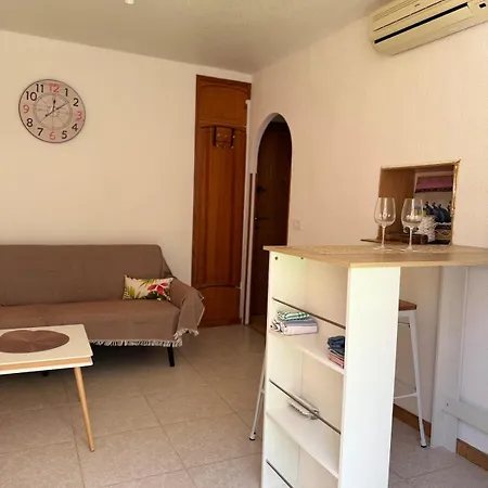 A Bright For 2 With Private Parking On The Apartment *