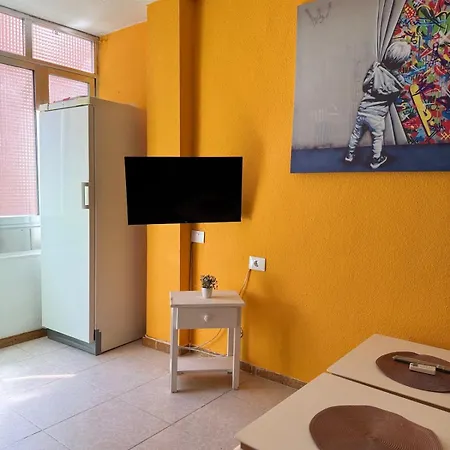 A Bright For 2 With Private Parking On The