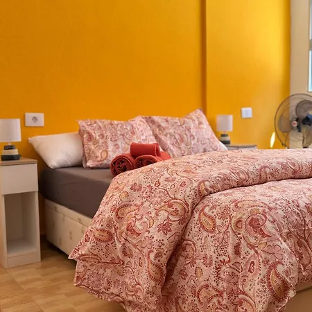 A Bright For 2 With Private Parking On The Apartment *